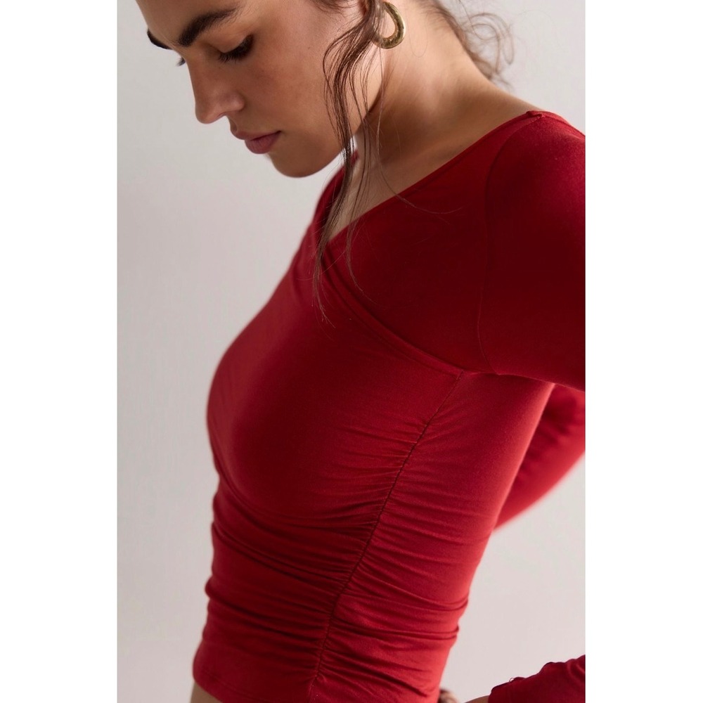 That's a wrap layering NWOT red dahlia